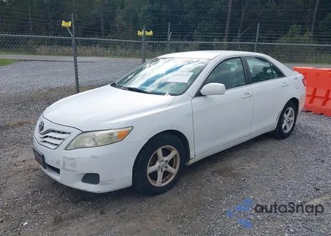 2010 Toyota Camry z USA, uszkodzony, nr VIN 4T1BF3EK9AU559832